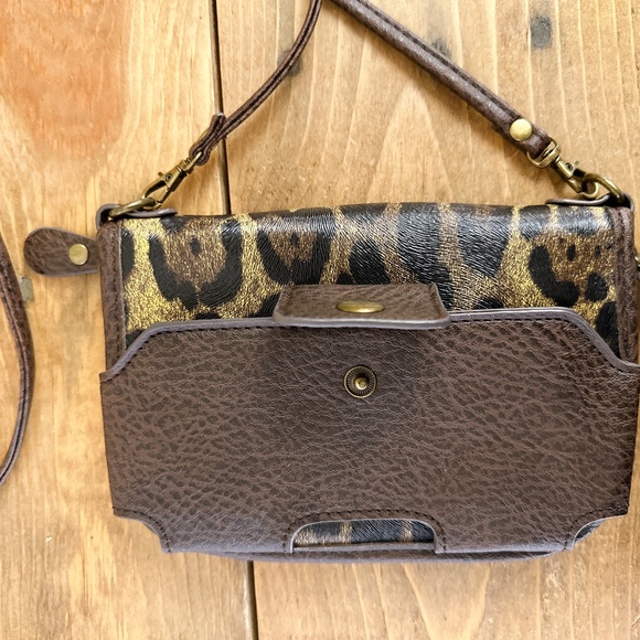 Bueno‎ Leopard Phone Crossbody Purse Faux Leather Cheetah Wallet - Picture 5 of 6